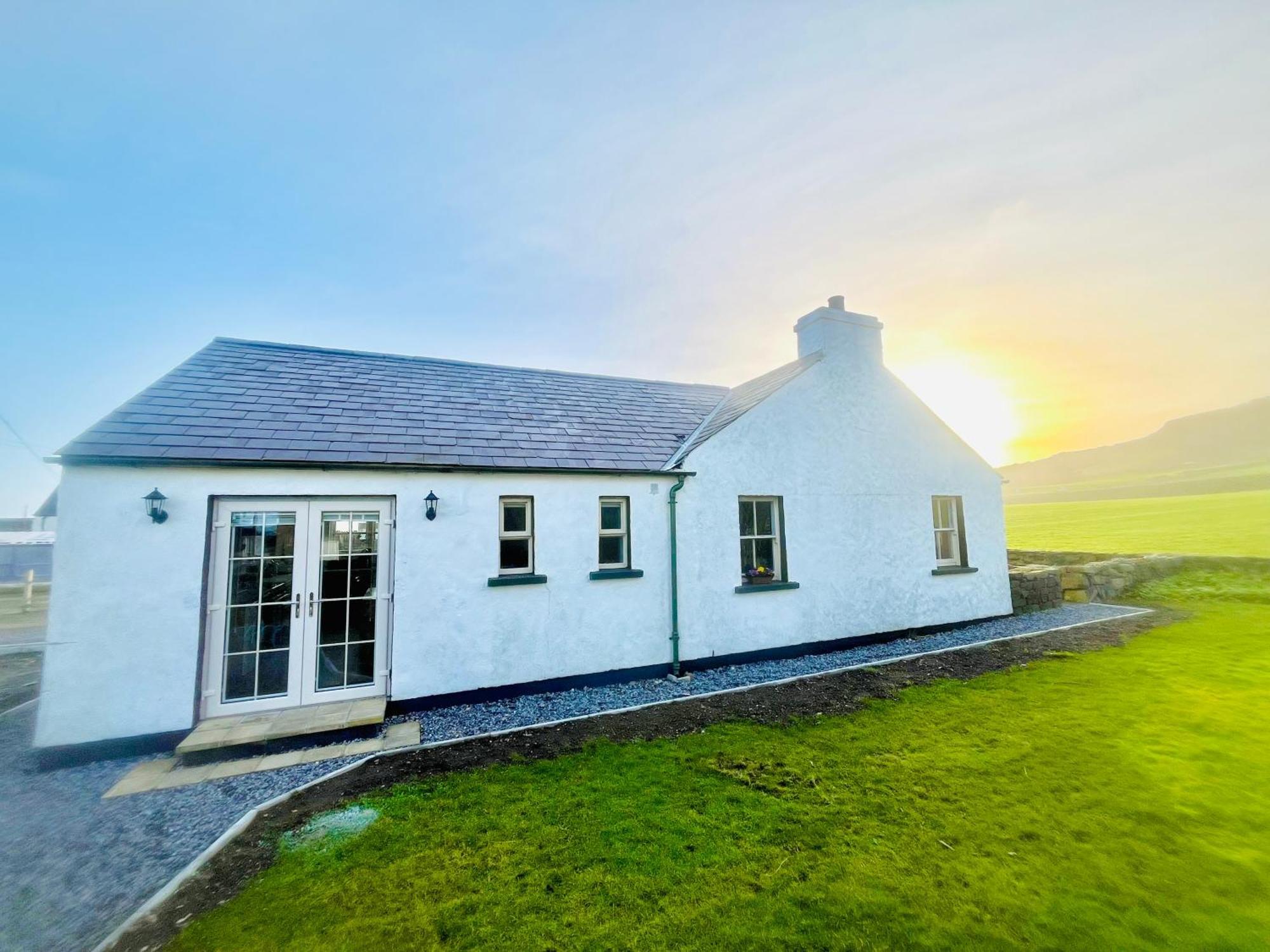 Dunnaglea Cottage, Баллинтой Экстерьер фото